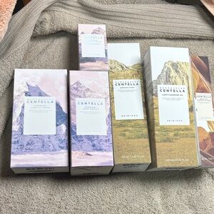 SKIN1004 Centella Light Cleansing Oil - White and Cream